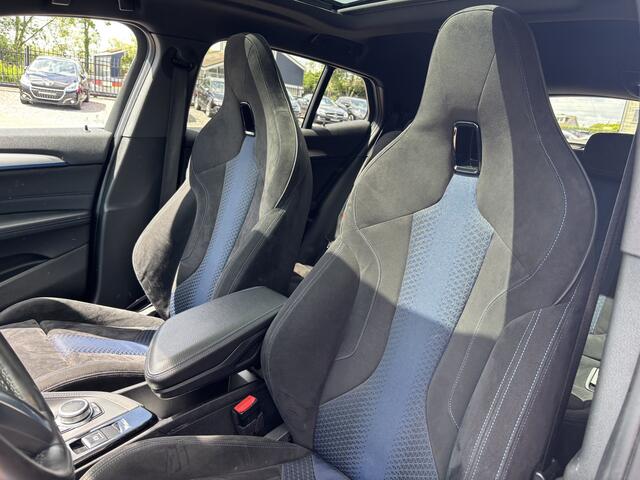BMW X2 sDrive20i Exec. Edition M-Pakket Automaat Panoramadak / Sport-int. / Camera