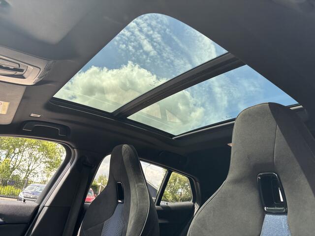 BMW X2 sDrive20i Exec. Edition M-Pakket Automaat Panoramadak / Sport-int. / Camera