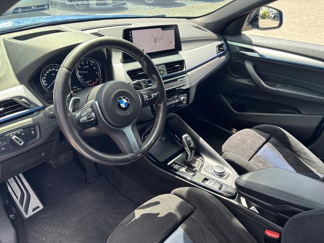 BMW X2 sDrive20i Exec. Edition M-Pakket Automaat Panoramadak / Sport-int. / Camera