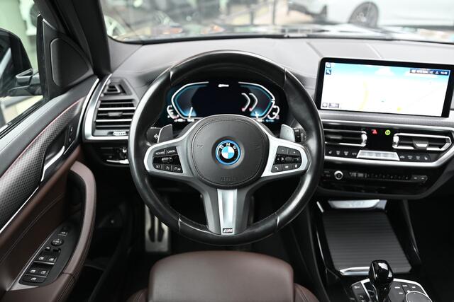 BMW X3 xDrive30e High Executive M Sport Automaat / BMW M 50 Jahre / Trekhaak / Sportstoelen / LED / Live Cockpit Professional / Parking Assistant / Stoelverwarming
