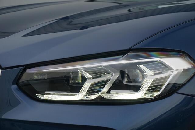 BMW X3 xDrive30e 20'' / Panoramadak / Elektrisch verstelbare stoelen / Trekhaak / HiFi System