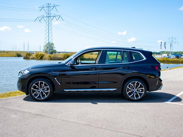 BMW X3 xDrive30e Stoelverwarming | Laser Led | Driving Assistant | Head-up Display | 20 Inch velgen