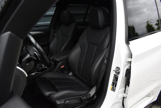 BMW X3 xDrive30e M Sport | Panoramadak | 21'' Velgen | Camera | CarPlay | Head-Up | Lederen Bekleding | Stoelverwarming |