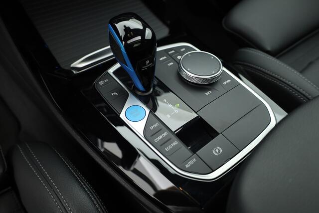 BMW X3 iX3 M Sport 80 kWh | Pano | Adapt. Cruise | Camera | Keyless | Leder | Stoelverw.
