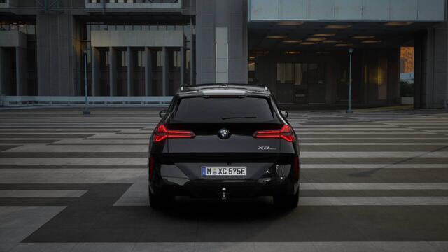 BMW X3 30e xDrive M Sport Automaat / Panoramadak / Trekhaak / Sportstoelen / Adaptieve LED / Stoelventilatie / Parking Assistant Plus / Comfort Access