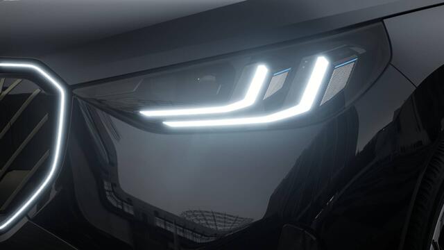 BMW X3 30e xDrive M Sport Automaat / Panoramadak / Trekhaak / Sportstoelen / Adaptieve LED / Stoelventilatie / Parking Assistant Plus / Comfort Access