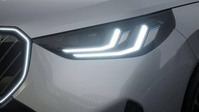 BMW X3 30e xDrive M Sport Automaat / Panoramadak / Trekhaak / Sportstoelen / Adaptieve LED / Parking Assistant Plus / Stoelventilatie / Comfort Access