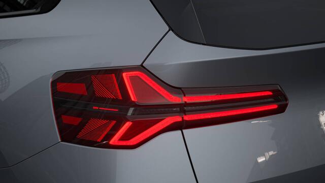 BMW X3 30e xDrive M Sport Automaat / Panoramadak / Trekhaak / Sportstoelen / Adaptieve LED / Parking Assistant Plus / Stoelventilatie / Comfort Access