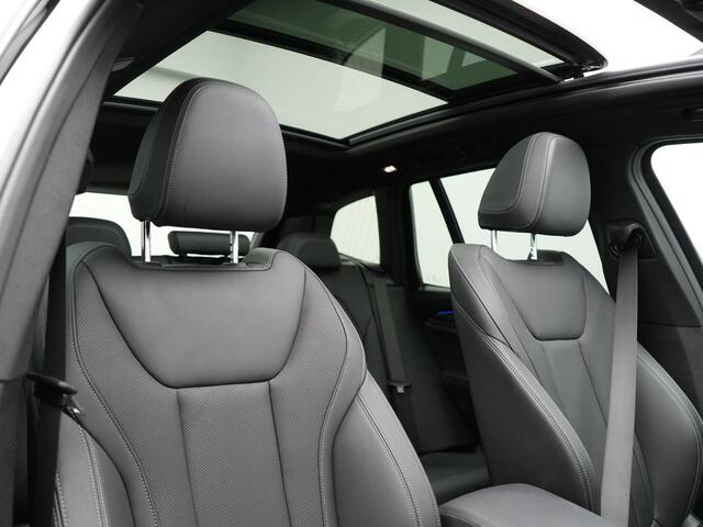 BMW X3 xDrive30e M Sport Plug In Hybrid PHEV | Facelift | Panodak | Carplay | Lederen Sportstoelen Verwarmd | Camera | Sfeerverlichting | Keyless |