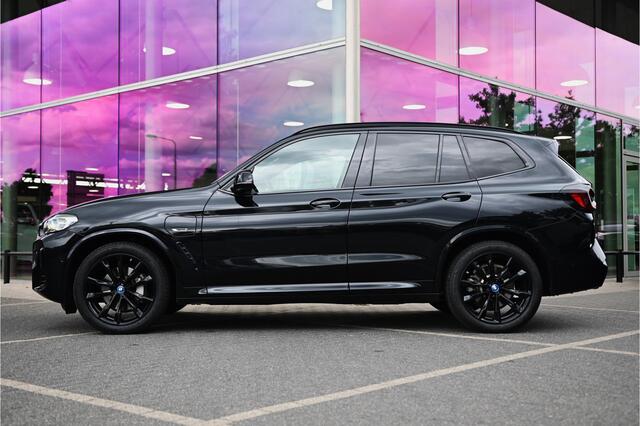 BMW X3 xDrive30e High Executive M Sport Automaat / Panoramadak / Achteruitrijcamera / Sportstoelen / Adaptief onderstel / Stoelverwarming / Adaptieve LED / Parking Assistant / Live Cockpit Professional