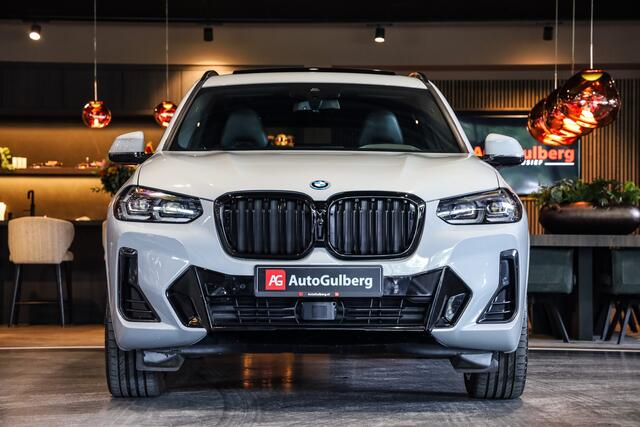 BMW X3 xDrive30e High Exe M-Sport Brooklyn Grau, M-Sportstoelen Leder met Memory/ Verwarming/ Lendeverst. Pano, Black Optic, ACC, Head-Up,Harman-Kardon, DAB, BMW Live Dash, Keyless, Driving Ass, Camera, Rollo's, Parkeer Ass/ Opberg/ Spiegel Pakket, 20''