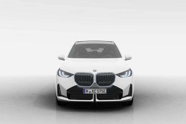 BMW X3 30e xDrive | Glazen panoramadak | Verwarmde stoelen voor en achter