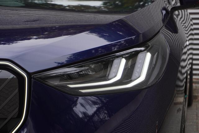 BMW X3 30e xDrive M Sportpakket Pro | Trekhaak met elektrisch wegklapbare kogel | Glazen panoramadak | Professional Pack | Comfort Pack