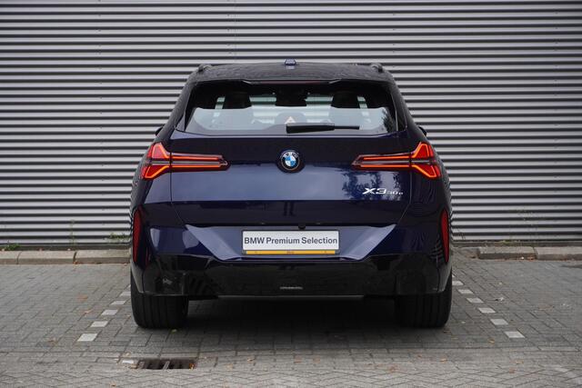 BMW X3 30e xDrive M Sportpakket Pro | Trekhaak met elektrisch wegklapbare kogel | Glazen panoramadak | Professional Pack | Comfort Pack