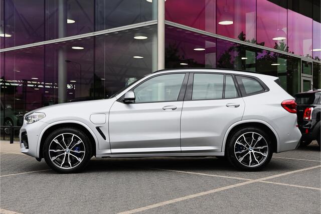BMW X3 xDrive30e High Executive M Sport Automaat / Panoramadak / Sportstoelen / Adaptieve LED / Parking Assistant Plus / Head-Up / Stuurverwarming / Gesture Control