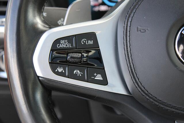 BMW X3 xDrive30e High Executive M Sport Automaat / Panoramadak / Trekhaak / Sportstoelen / Adaptieve LED / Comfort Access / Stoelverwarming / BMW Live Cockpit Professional