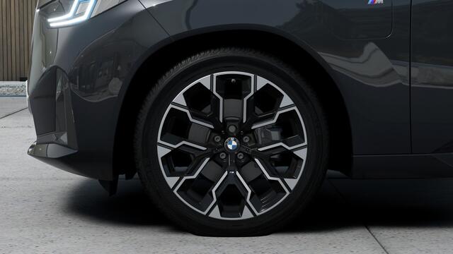 BMW X3 30e xDrive M Sport Automaat / Panoramadak / Trekhaak / Sportstoelen / Adaptieve LED / Parking Assistant Plus / M Sportonderstel / Comfort Access