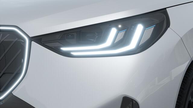 BMW X3 30e xDrive M Sport Automaat / Panoramadak / Trekhaak / Sportstoelen / Adaptieve LED / Parking Assistant Plus / Stuurverwarming / Comfort Access