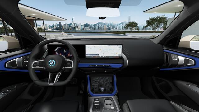 BMW X3 30e xDrive M Sport Automaat / Panoramadak / Trekhaak / Stoelventilatie / Parking Assistant Plus / Comfort Access / Adaptieve LED / Stuurverwarming