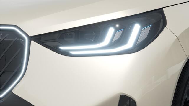 BMW X3 30e xDrive M Sport Automaat / Panoramadak / Trekhaak / Stoelventilatie / Parking Assistant Plus / Comfort Access / Adaptieve LED / Stuurverwarming