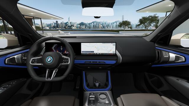 BMW X3 xDrive30e M Sport Automaat / Panoramadak / Trekhaak / Sportstoelen / Stoelventilatie / Parking Assistant Professional / Comfort Access / Adaptieve LED / Harman Kardon