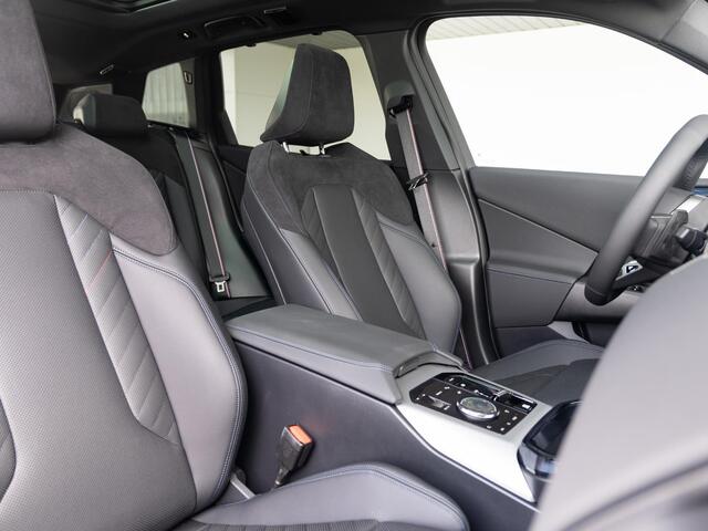 BMW X3 30e xDrive | M Sportpakket Pro | Comfort Pack | Comfort Access | Panoramadak | Stoelverwarming | Harman Kardon | 20''