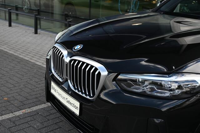 BMW X3 xDrive30e High Executive M Sport Automaat / Panoramadak / Trekhaak / Sportstoelen / Achteruitrijcamera / LED / Stoelverwarming / BMW Live Cockpit Professional