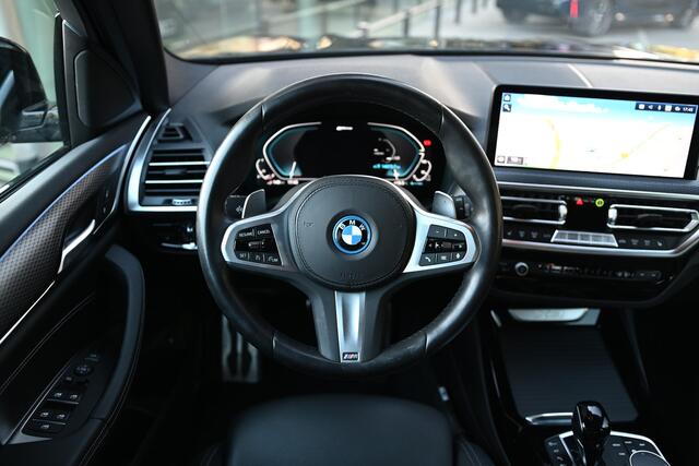 BMW X3 xDrive30e High Executive M Sport Automaat / Sportstoelen / LED / Parking Assistant Plus / Stoelverwarming / Live Cockpit Professional