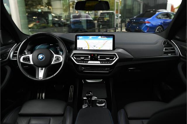 BMW X3 xDrive30e M Sport Automaat / Panoramadak / Trekhaak / Sportstoelen / Achteruitrijcamera / Laserlight / Comfort Access / Head-Up / Harman Kardon / Live Cockpit Professional