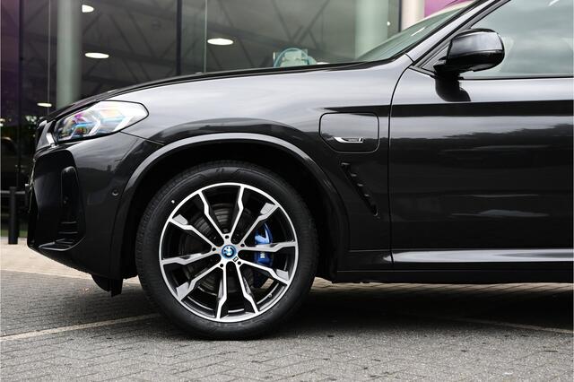 BMW X3 xDrive30e M Sport Automaat / Panoramadak / Trekhaak / Sportstoelen / Achteruitrijcamera / Laserlight / Comfort Access / Head-Up / Harman Kardon / Live Cockpit Professional
