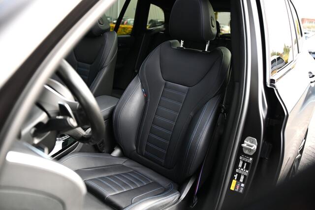 BMW X3 30e xDrive M Sport Automaat / Panoramadak / Trekhaak / Sportstoelen / Laserlight / Comfort Access / Parking Assistant Plus / Head-Up / Live Cockpit Professional