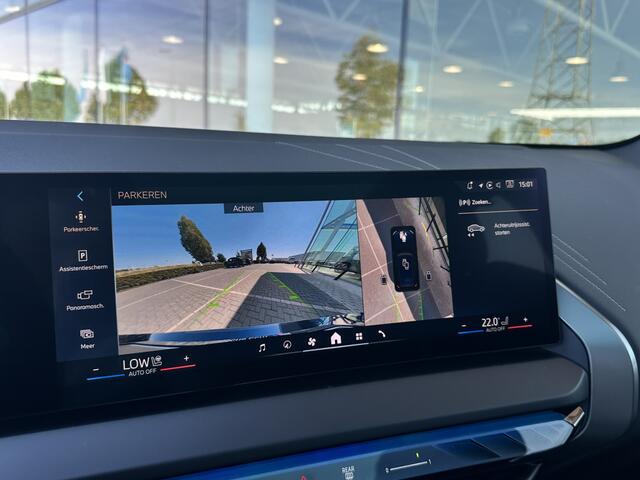 BMW X3 30e xDrive M Sport Automaat / Panoramadak / Trekhaak / Sportstoelen / Adaptieve LED / Parking Assistant Plus / Stoelventilatie / Comfort Access / Stuurverwamring