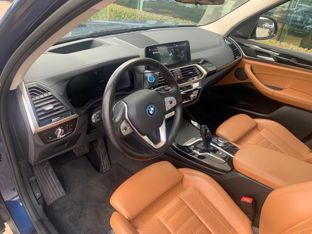 BMW X3 iX3 Executive 80 kWh / Panoramadak / Camera / Head-up / 20'' / Leder / Harman Kardon / Navigatie / Memory seats / Dodehoek / DAB / Stoelverwarming / Cruise Control Adaptief