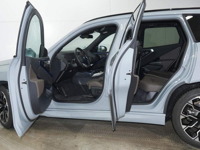 BMW X3 30e xDrive M-Sport | 20" | Driving Assistant Professional | Panorama | Harman Kardon | Trekhaak