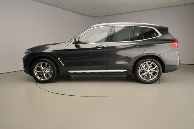 BMW X3 xDrive30e X-Line / Leder / Trekhaak / HIFI / Sportstoelen / LED / Park assist / Alu wielen 19 inch