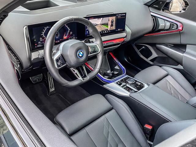 BMW X3 30e xDrive 299PK M-Sport | PANO | KEYLESS | SFEERVERLICHTING | RIJASSISTENT PLUS | HARMAN / KARDON |