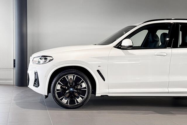 BMW X3 iX3 High Executive 80 kWh | Harman Kardon | Head-up Display | Comfort Access | Achteruitrijcamera |