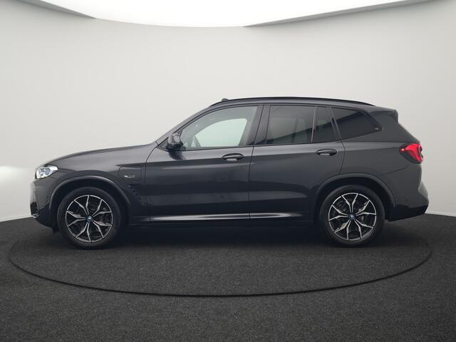 BMW X3 xDrive30e M Sport FACELIFT Plug In Hybrid 293pk Dealer O.H. PHEV | Laser LED | Panodak | Head Up | 360 Camera | Lederen Sportstoelen Memory & Verwarmd | Apple Carplay | Sfeerverlichting | Stuur Verwarmd | Keyless | Blis | Navigatie | Virtual | DAB |