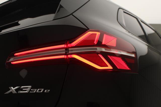 BMW X3 30e xDrive M-Sport | 20" | Panorama | Elek. verst. stoelen | Trekhaak | Voorbereiding Driv. Ass. Plus