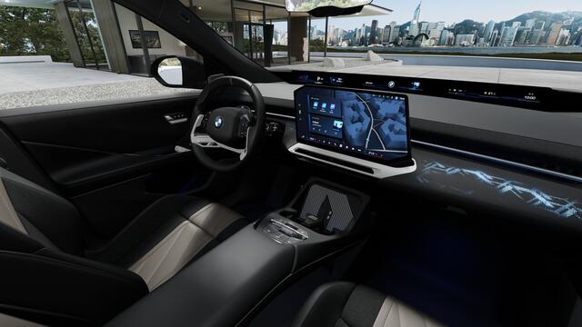 BMW X3 iX3 50 xDrive M Sport / Panoramadak / Trekhaak / M Sportstoelen / Parking Assistant Professional / Stuurverwarming