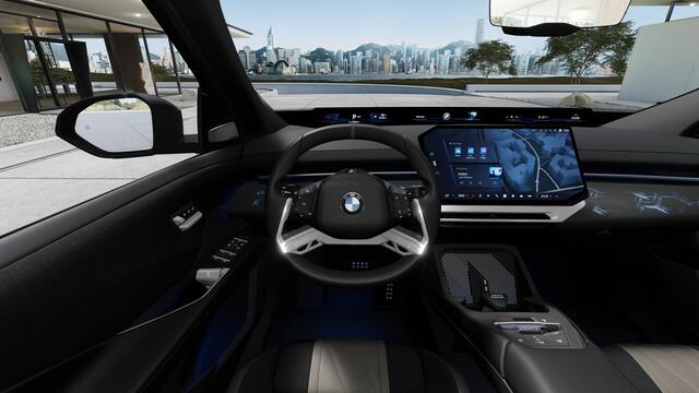 BMW X3 iX3 50 xDrive M Sport / Panoramadak / Trekhaak / M Sportstoelen / Parking Assistant Professional / Stuurverwarming / Head-Up