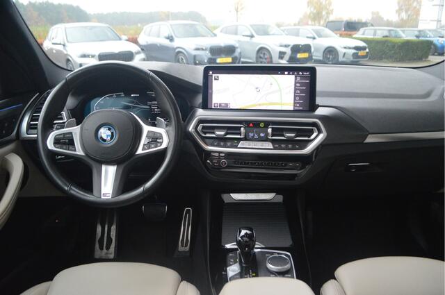 BMW X3 xDrive30e High Executive M Sport Automaat / Panoramadak / Sportstoelen / Achteruitrijcamera / Comfort Access / LED / Head-Up / Stoelverwarming / Live Cockpit professional