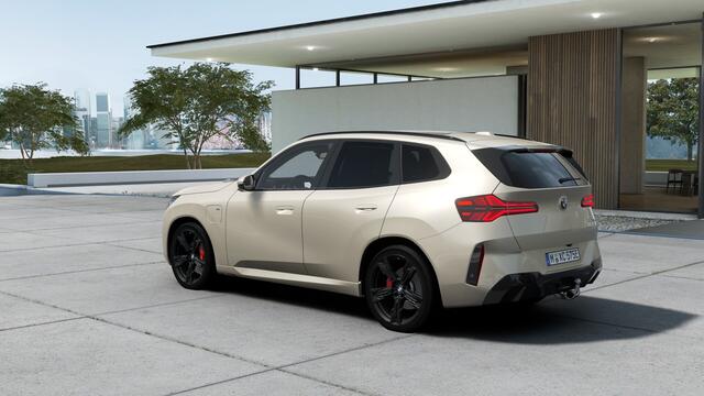 BMW X3 30e xDrive M Sport Automaat / Panoramadak / Trekhaak / Sportstoelen / M Sportonderstel / Stoelventilatie / Comfort Access / Adaptieve LED / Parking Assistant Plus / Harman Kardon