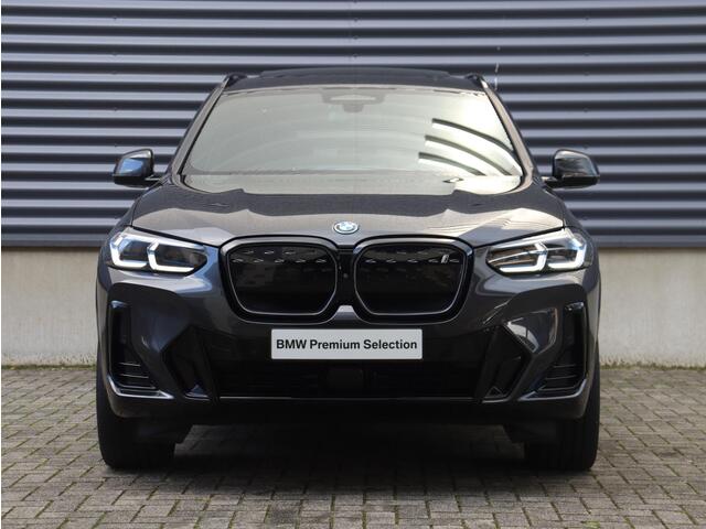 BMW X3 iX3 High Executive | M Sport | Panodak | Driving Assistant Prof. | Harman Kardon | Elektr. Stoelen | Head-Up | Getint Glas | Trekhaak | 20'' LMV
