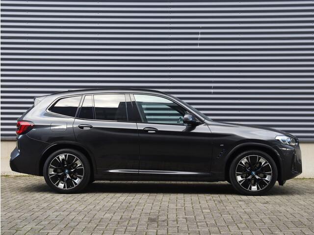BMW X3 iX3 High Executive | M Sport | Panodak | Driving Assistant Prof. | Harman Kardon | Elektr. Stoelen | Head-Up | Getint Glas | Trekhaak | 20'' LMV