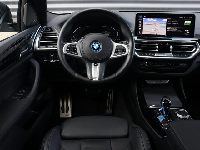 BMW X3 iX3 High Executive | M Sport | Panodak | Driving Assistant Prof. | Harman Kardon | Elektr. Stoelen | Head-Up | Getint Glas | Trekhaak | 20'' LMV