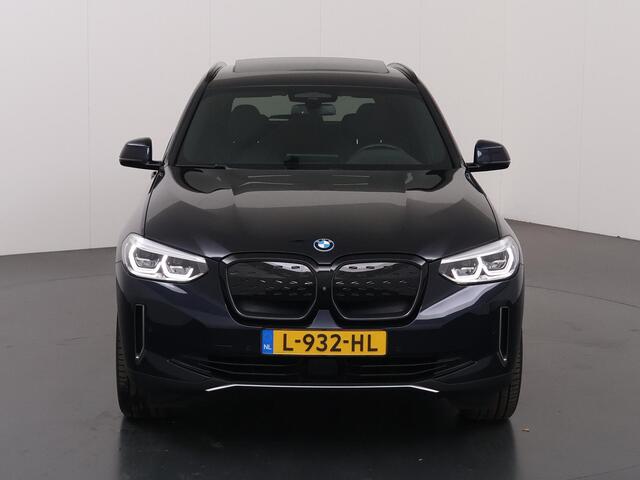 BMW X3 iX3 High Executive 80 kWh | SOH 95% | Adaptieve Cruise Control | Panoramadak | Apple Car Play/ Android Auto | Ele.verstelbare stoelen + Geheugen | Camera | Sportstoelen | Navigatie | Stoelverwarming |