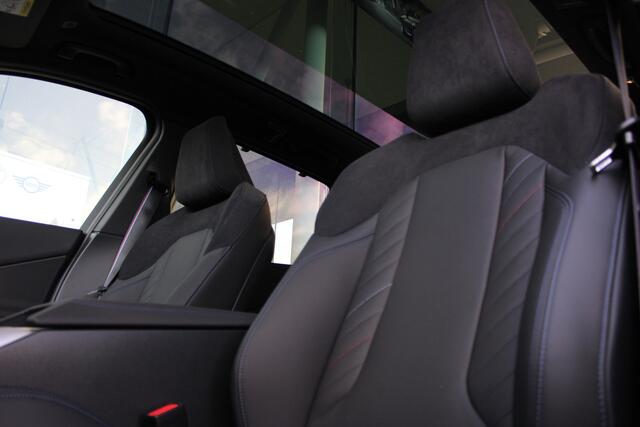 BMW X3 30e xDrive M Sport Automaat / Panoramadak / Trekhaak / Adaptieve LED / Stoelventilatie / Comfort Access / Parking Assistant Plus / Stuurverwarming