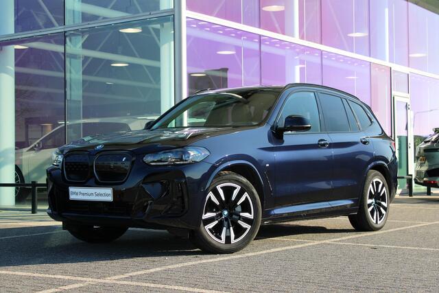 BMW X3 iX3 Executive / Trekhaak / Sportstoelen / Adaptieve LED / Adaptief onderstel / Stoelverwarming / Live Cockpit Professional