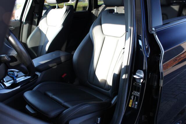 BMW X3 iX3 Executive / Trekhaak / Sportstoelen / Adaptieve LED / Adaptief onderstel / Stoelverwarming / Live Cockpit Professional